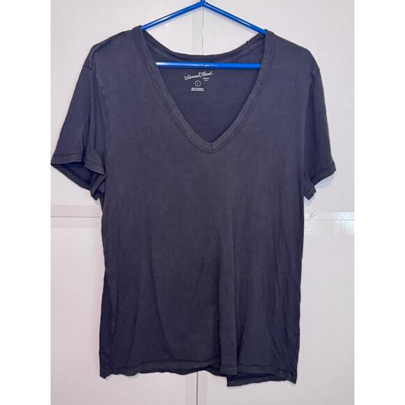 Universal Threads Essential T-Shirt Size L - Picture 1 of 5